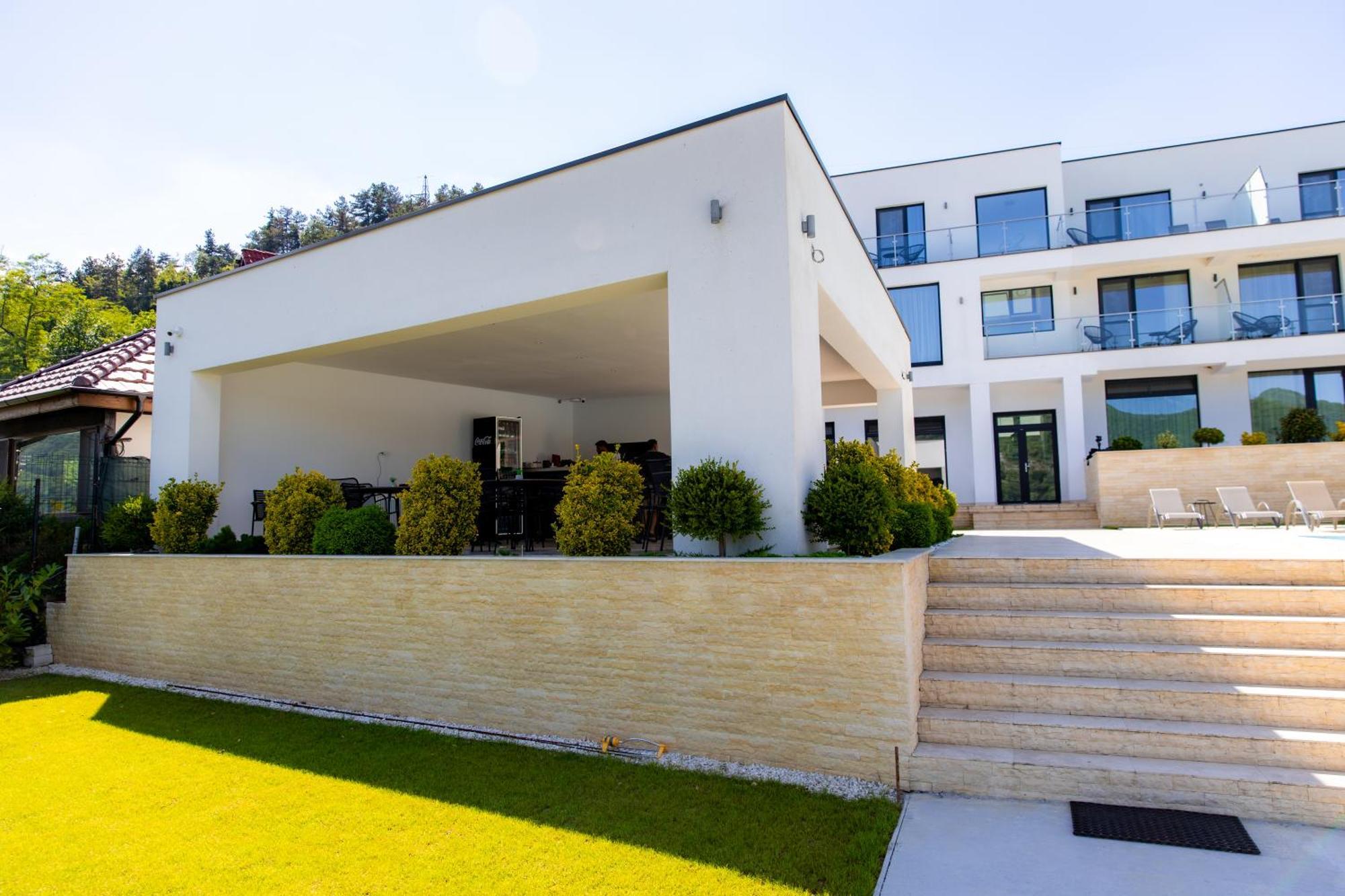 Yrys House - Adults Only Hotel Ieşelniţa Екстериор снимка